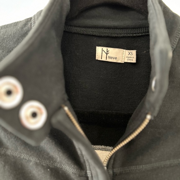 Unique embroidered jacket - Picture 4 of 4